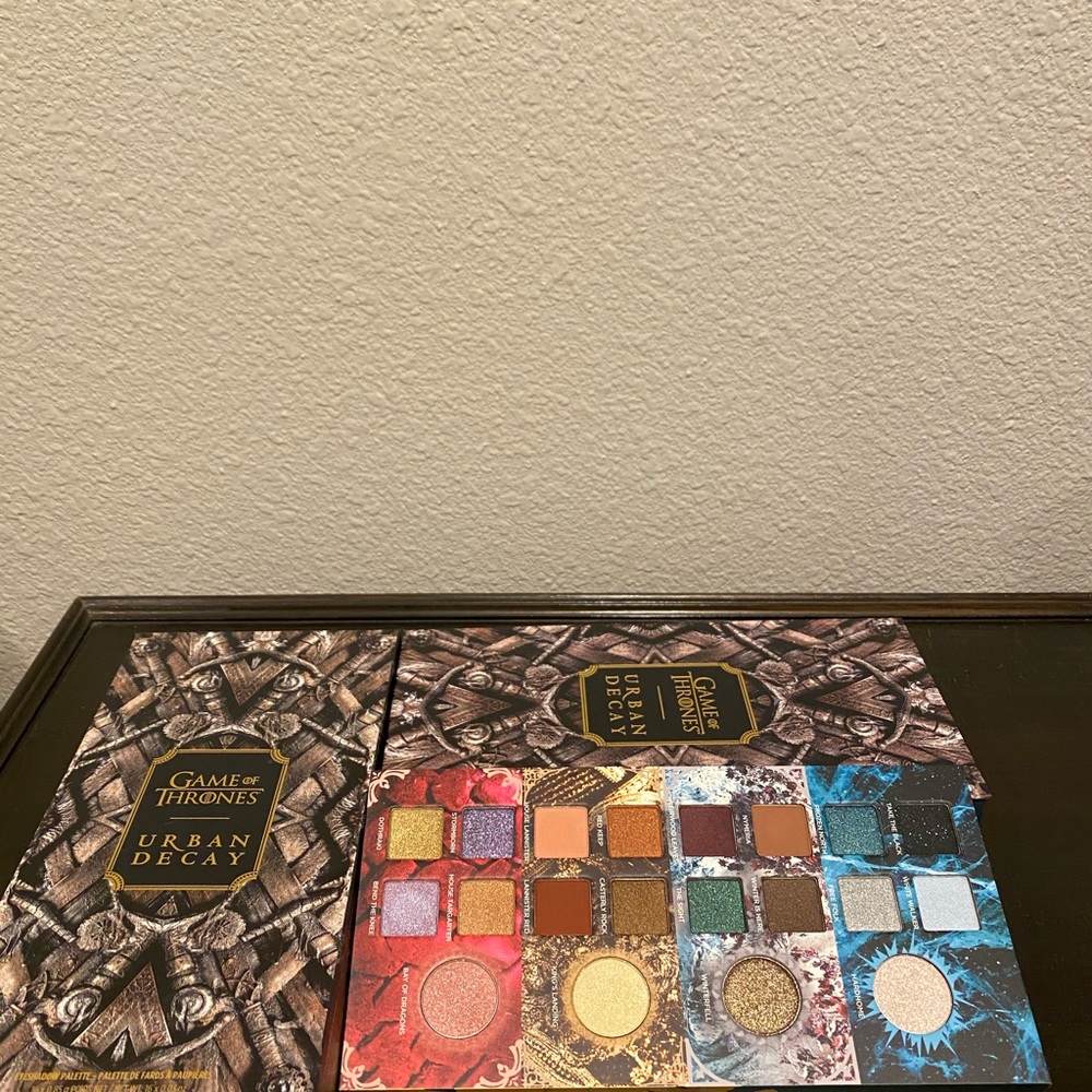 UD Eyeshadow Pallet - Picture 3 of 3